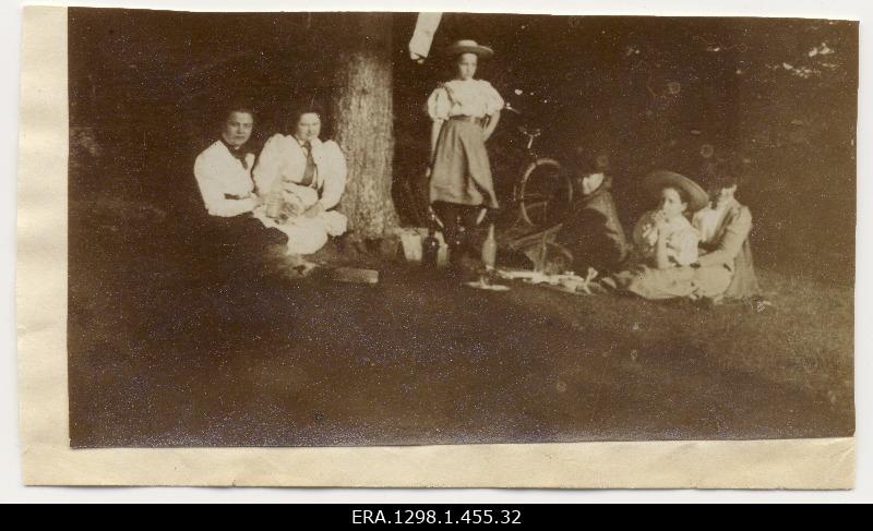 Picnic in Sooniste Manor