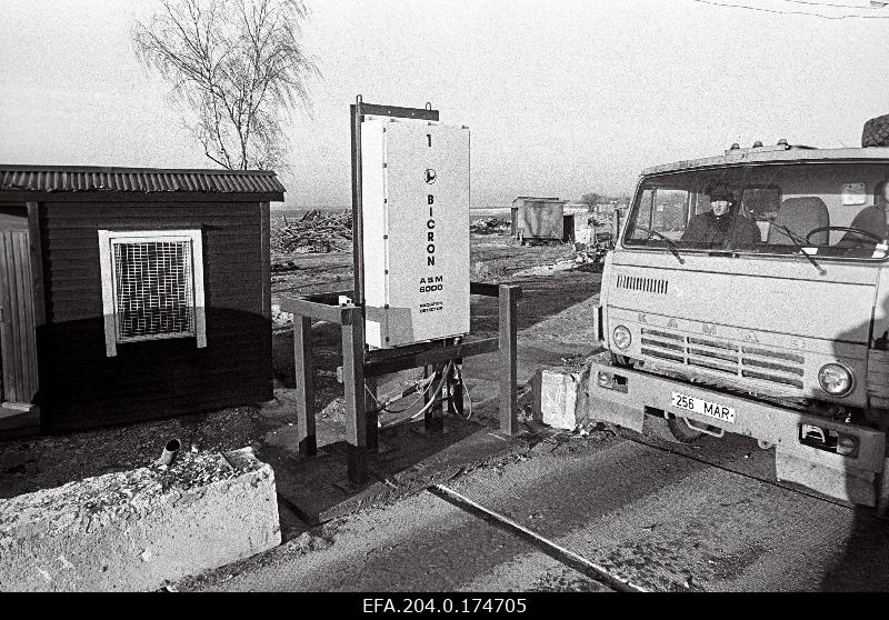 Radiation detector for carriage in the port of Paldiski.