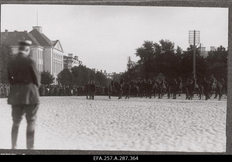 War of Liberty. Paradise of the first flight of the Military School on Peeter Square. Riding army class envy.