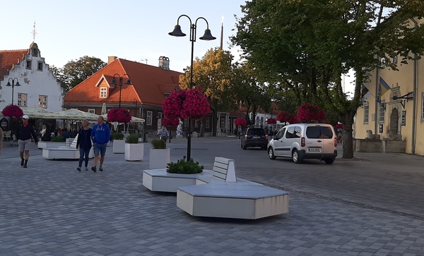 Fotonegatiiv. Meeskooride laulupäev Saaremaal. 1988. Avinurme meeskoor rongkäigus. rephoto