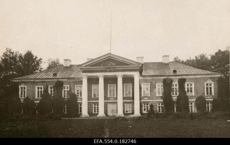 Aruküla 6 kl. Primary and secondary school building in the former manor building of Aruküla.