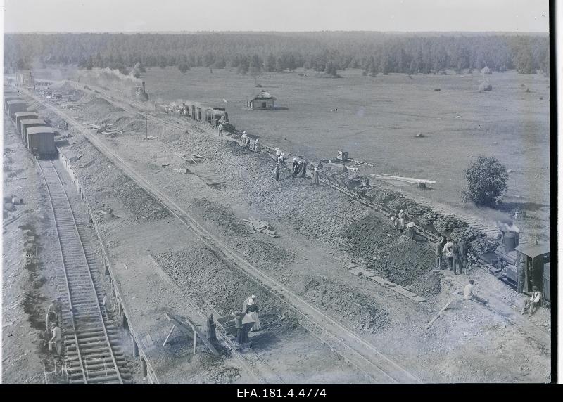 Open mining of burning stone in Kohtla-Järvel.