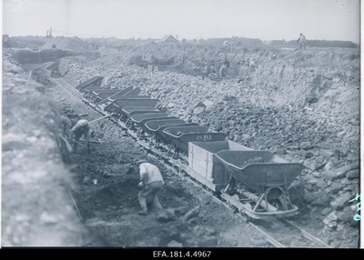 Open mining of burning stone in Kohtla-Järvel.  duplicate photo
