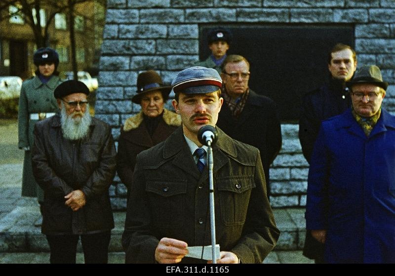 Avo Kokman, a student of the Tallinn Polytechnic Institute, speaks at the Tallinn Liberator Monument dedicated to the Week of Peace.