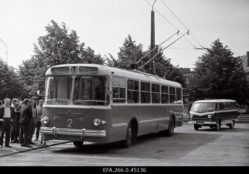 One of the first troll buses on the route Theater Estonia - Hipodroom.