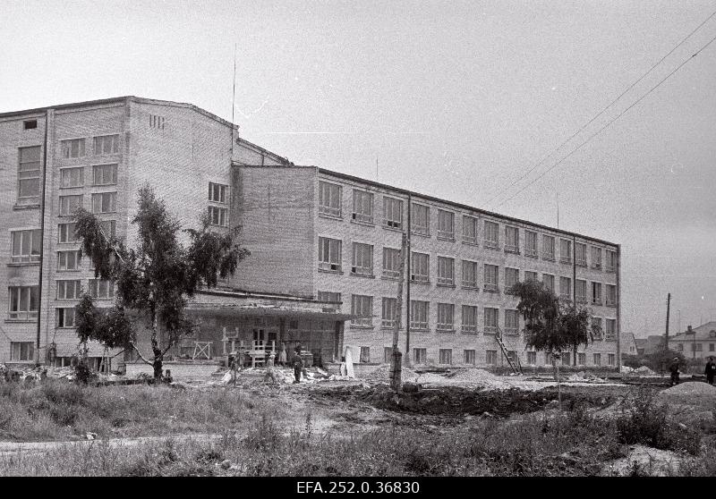 Building stage school house on Sõle Street.