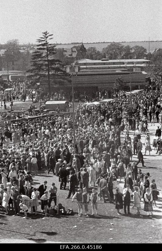 View of the 16th general song festival for participants in the song field.