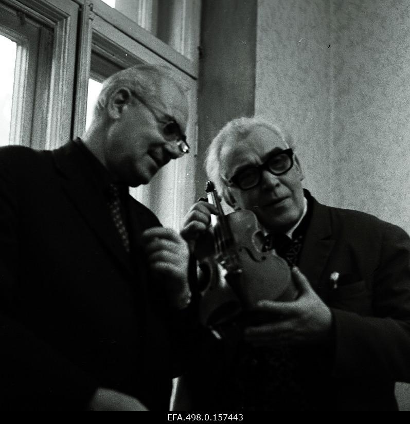 Composer and conductor Gustav Ernesaks and violin artist Herbert Laan (left).