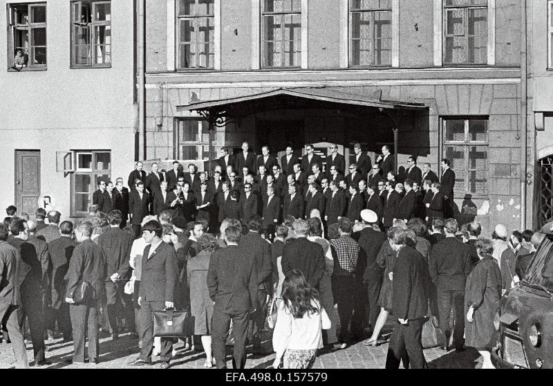 The National Academic Male Choir performs on the Raekoja square.