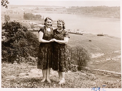 Girlfriends, June 1959  duplicate photo