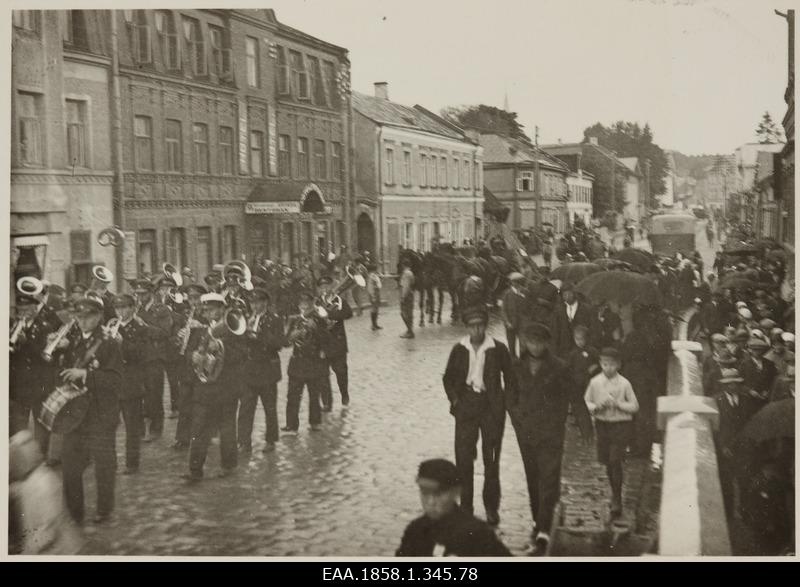 Train trip with a recreational archester in Estonia Day in Tartu