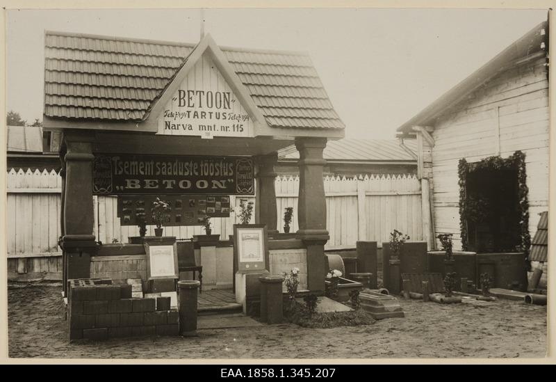 Tremenditööstus "Betoon" with samples of pavilion products