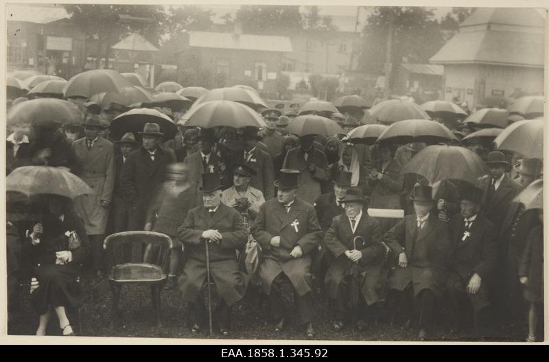 K. Päts with the council at the agricultural exhibition in Tartu