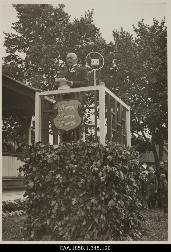 Karl Sara spoke at an exhibition in Tartu