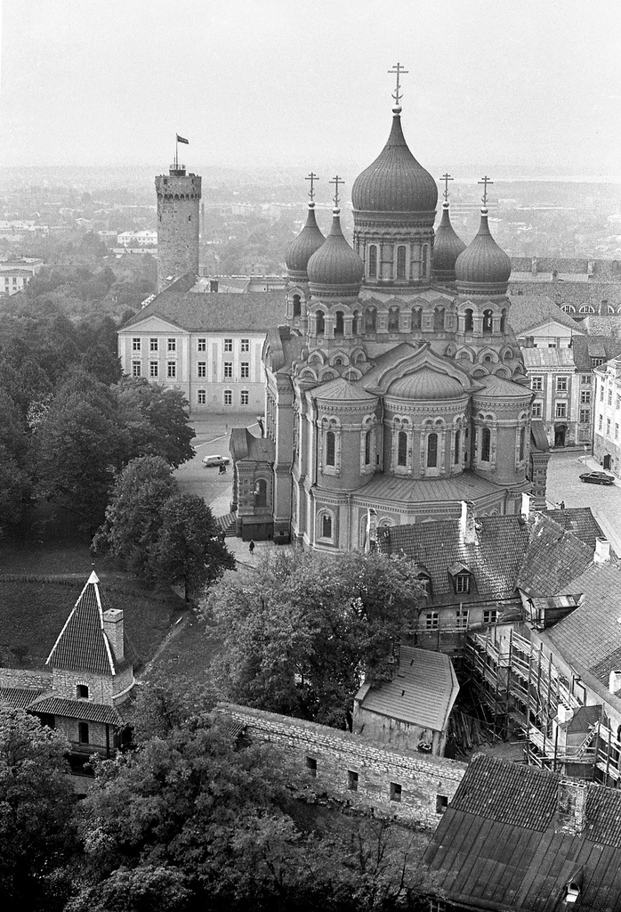 Long Hermann and Aleksander Nevski Cathedral from Niguliste Church Tower 74