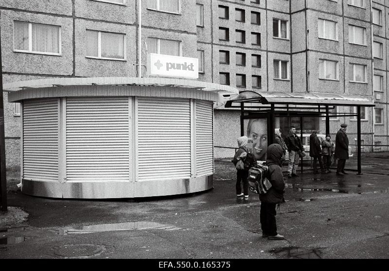 Kiosk and bus stop in Mustamäe.