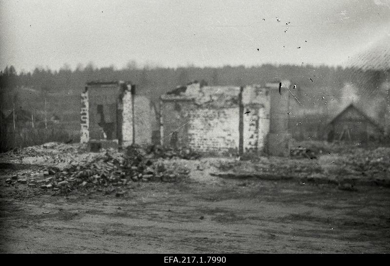 Ruins of the residential and bakery industry in Vaoküla.