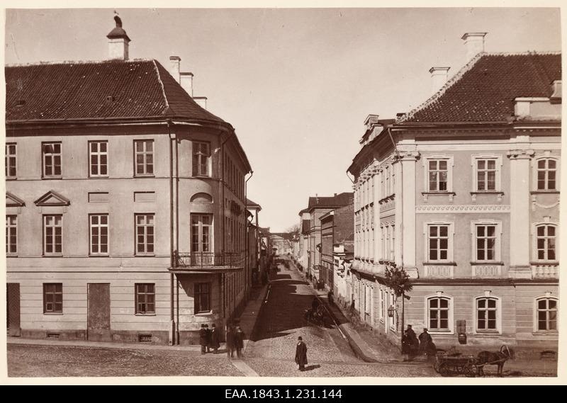 Rüütli Street by Raekoja square