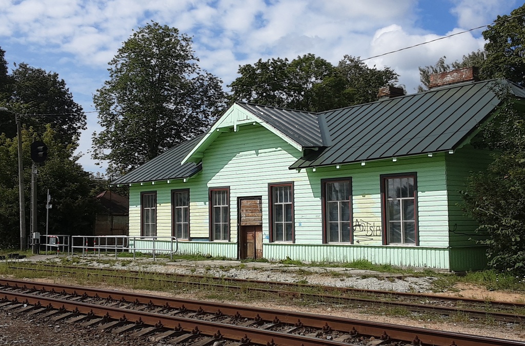 Antsla station building-1996 - Antsla railway station rephoto