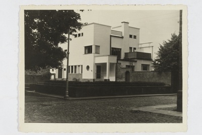 City house  duplicate photo