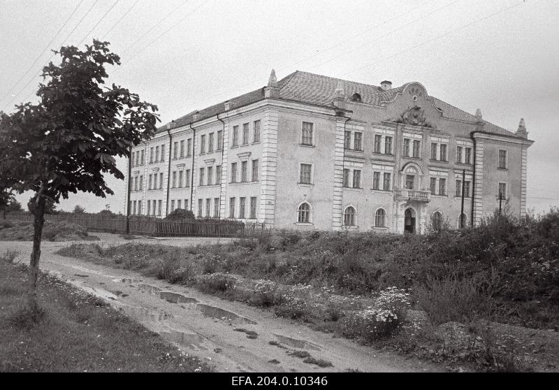 Narva 1. High school building.