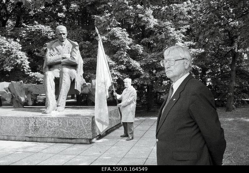 A.H. Tammsaare Forum writer Aleksander Einseln, the former Estonian Defence Forces Director, speaks at A.H. Tammsaare's monument mark.