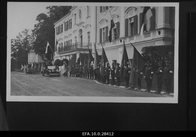 Polish President Ignacy Mościck arrives in Kadrioru Castle.  duplicate photo