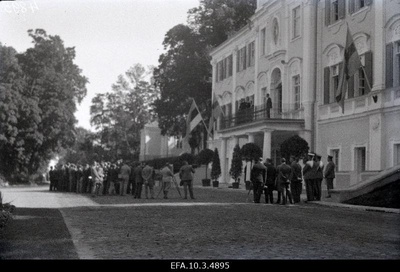 The entry of the Swedish King Gustav V to the castle of Kadrioru.  similar photo