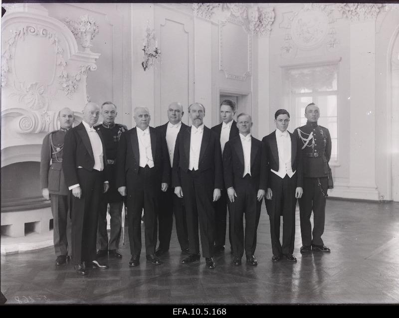 United States Emergency and Complete Ambassador Robert p. Skinner (from the front left 1.) In Kadrioru Castle, submitting his credentials to the Estonian Head of State Jaan Teemant (2.) And Minister of Foreign Affairs J. Tõnisson (3. ); from the left 4. United States Consul Harry e. Carslon.
