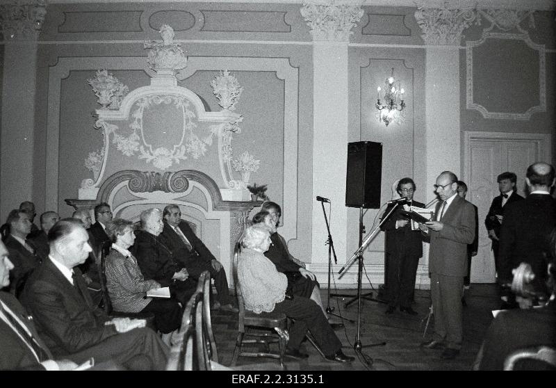 The celebration of the 100th anniversary of Johannes Vares-Barbarus's birth in Kadrioru Castle, with the presentation presented by the historian Erich Kaup.