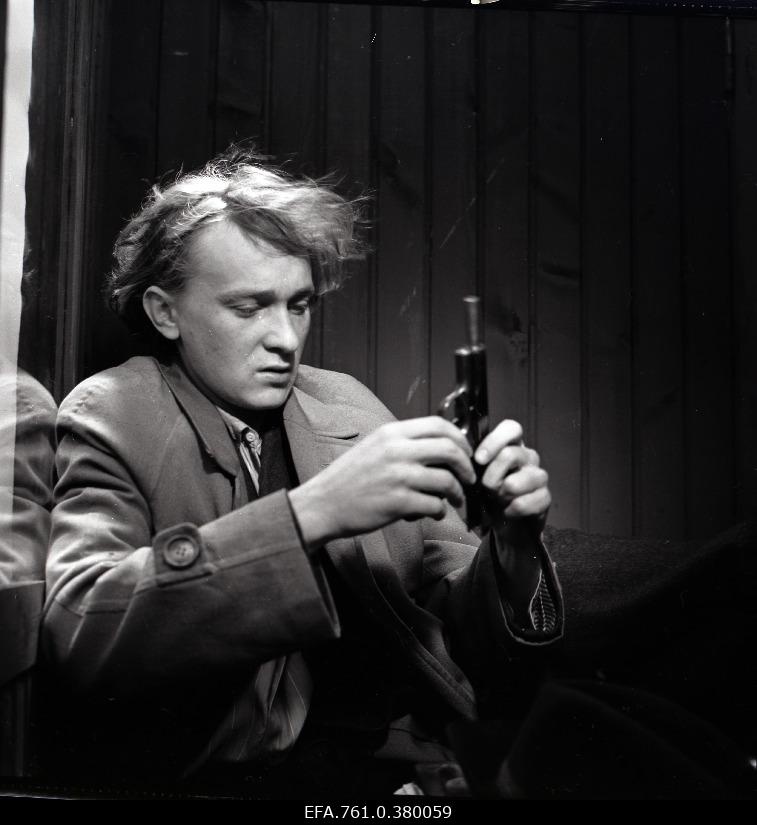 A scene from the film "Metscanners". Tõnu in the role of Arvo Kukumägi