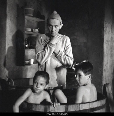 Filming the "Earl" film. Arvo Kukumägi about Kaarel Peterson, children of Peterson.  similar photo