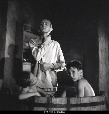 Filming the "Earl" film. Arvo Kukumägi about Kaarel Peterson. Children of Petersons.  similar photo