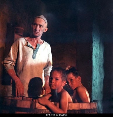 Filming the "Earl" film. Arvo Kukumägi about Kaarel Peterson, children of Peterson.  similar photo