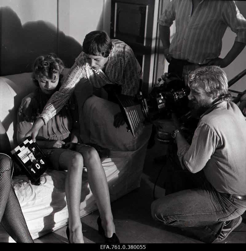 The film "Metscanners" shows. Merle Winvik, key Margit Ojasoon, operator Jüri Sillart