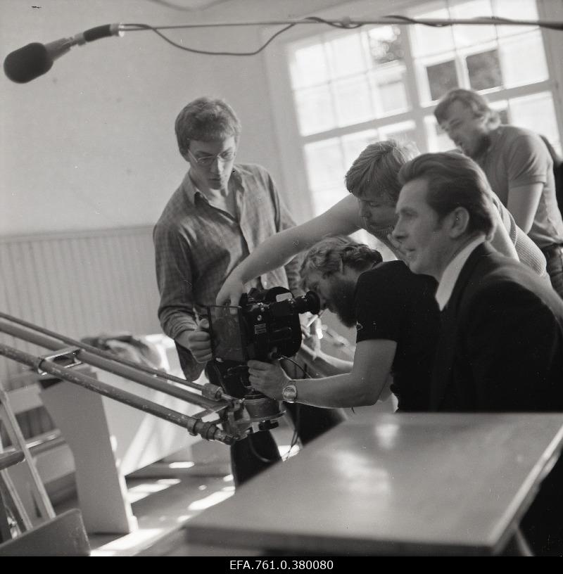 The film "Metscanners" shows. Operator Assistant Peeter Lõõbas, operator Jüri Sillart, actress Rudolf Allabert