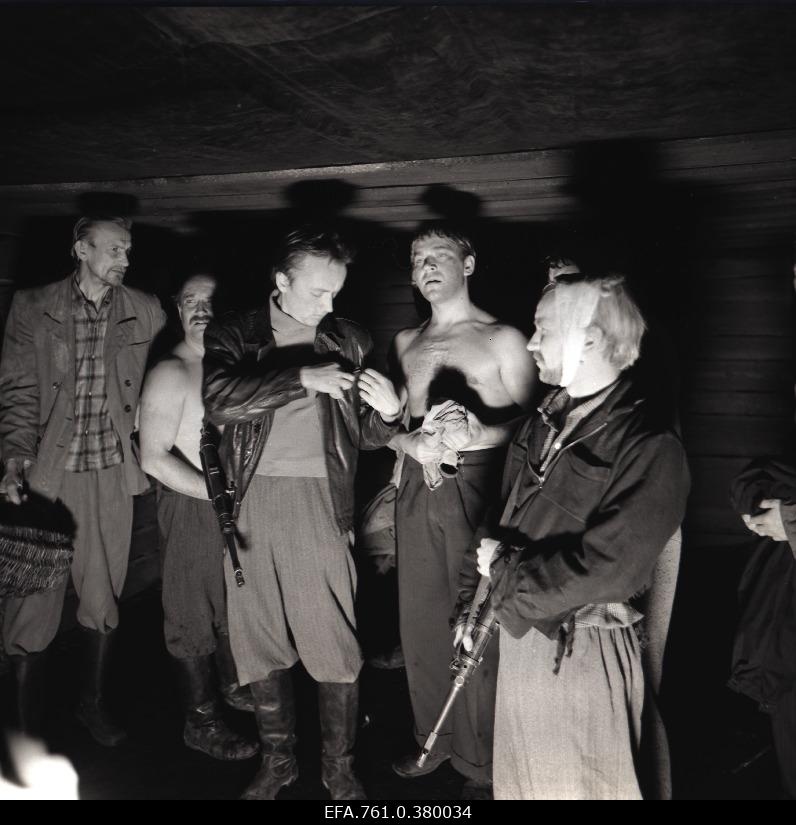 A scene from the film "Metscanners". On the left in the role of Enn Klooren, Sander in the role of Sulev Luik, Reinu in the role of Tõnu Kark, Harri Paate in the role of "Man of the Sander Group"