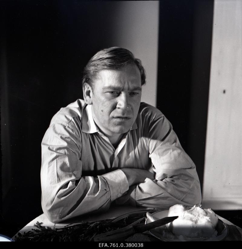 A scene from the film "Metscanners". Tõnu Kark in Rhine's role