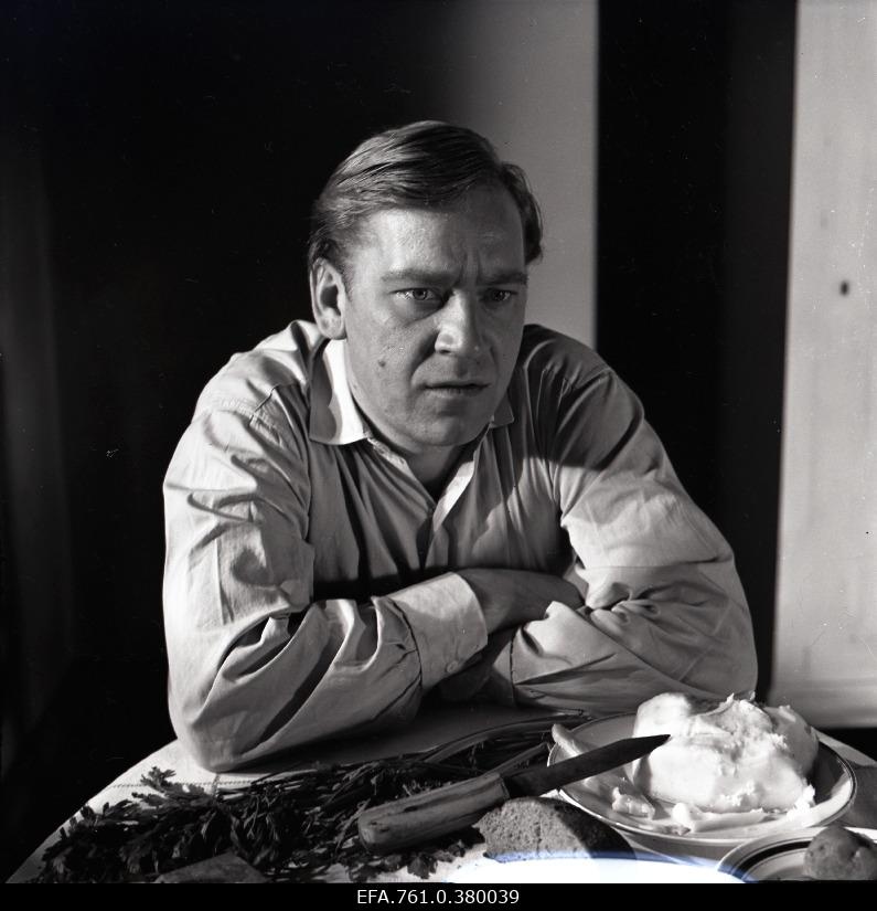 A scene from the film "Metscanners". Tõnu Kark in Rhine's role