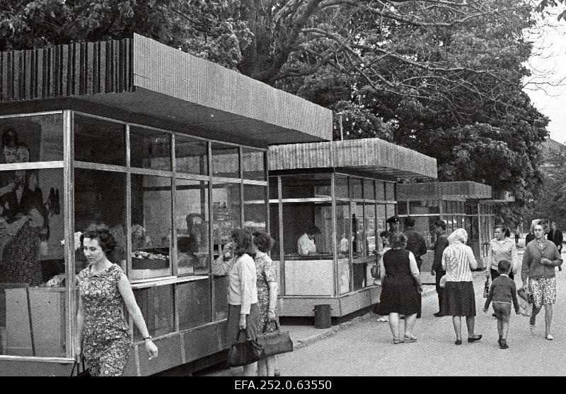 Uued liiliatüüpi Läti NSV kioskid Tallinnas.
