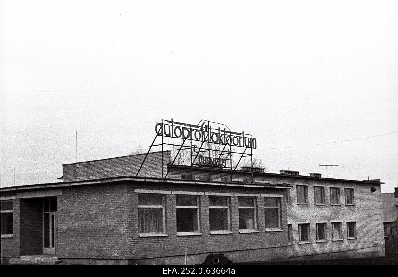 New motel in Veerenn Street.
