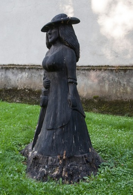 skulptuur "Mõisapreili" rephoto