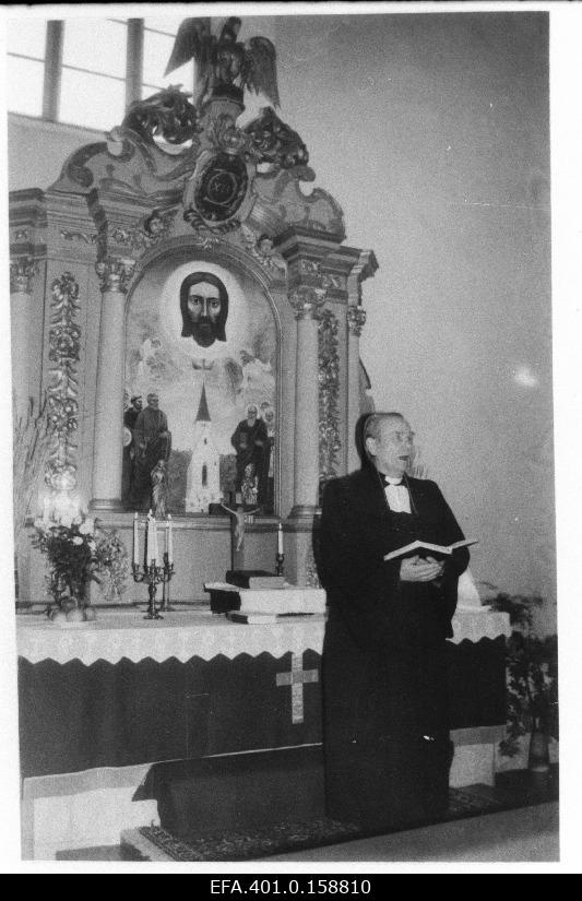 The teacher Priit Rannut is told at the service of the Thanksgiving Day in the Church of Märjamaa.