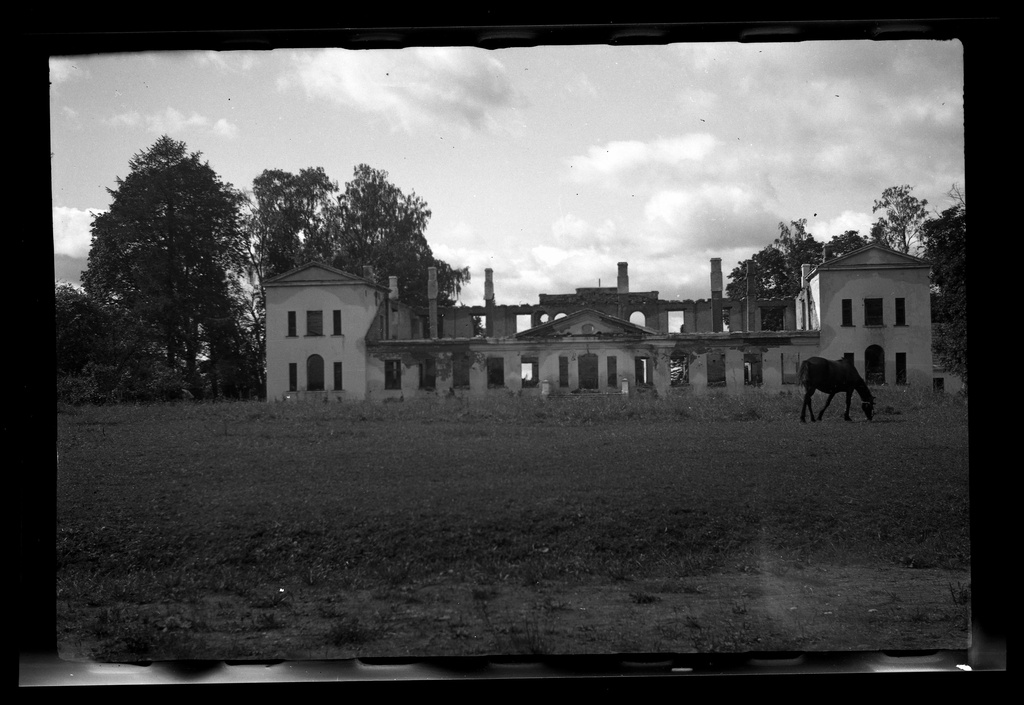 Orgita mõisa härrastemaja varemete üldvaade (1943)