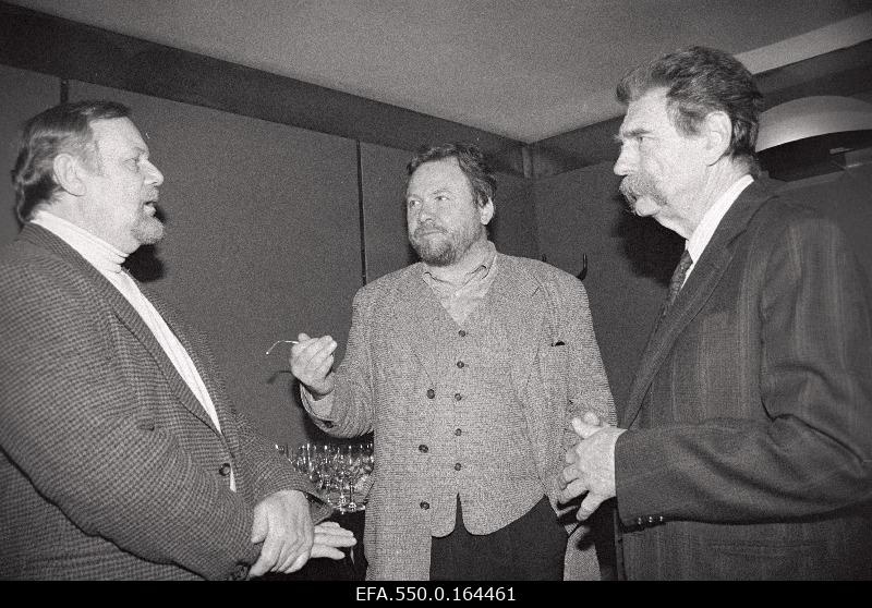 Heino Kiik, President of the Estonian Academy of Fine Arts, Secretary Ando Keskküla, Chairman of the Union of Fine Arts, and Member Mait Summatavet at the press conference, where the work and main objectives of the Academy were discussed.