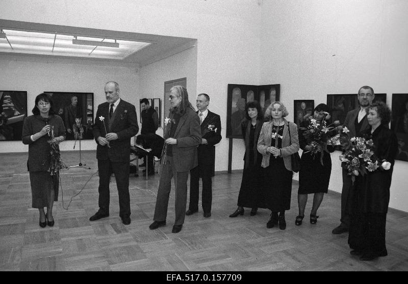Artist (from left 2.) The exhibition of works by Jüri Arraku, Tõnis Vindi, Enno's search, Kristiina Kaasiku, Malle Leisi, Aili Vindi, Tõnis Laanemaa and Tiiu Pallo-Vaigu is opened by Anu Liivak, the designer of the art building (from the left). ).