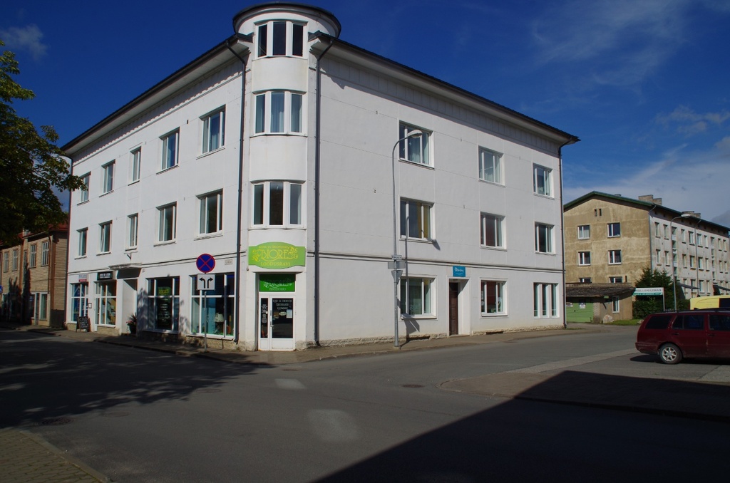 Rakvere Laada-Rohuaia ristmik - Intersection between Laada street and Rohuaia street in Rakvere, Estonia rephoto