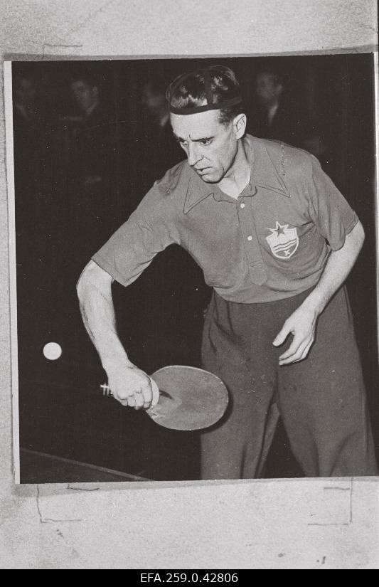 Master sportsman a. Frants at the Estonian Soviet premiere at the table tennis.