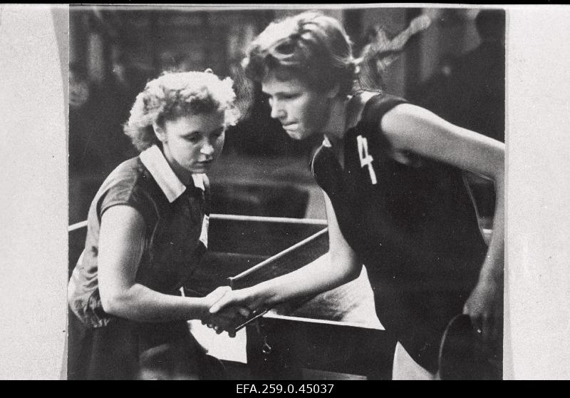 T. Kollist (left) and champion e. Hansumäe at the table tennis competitions of Estonian Soviet Youth School Spartacus.