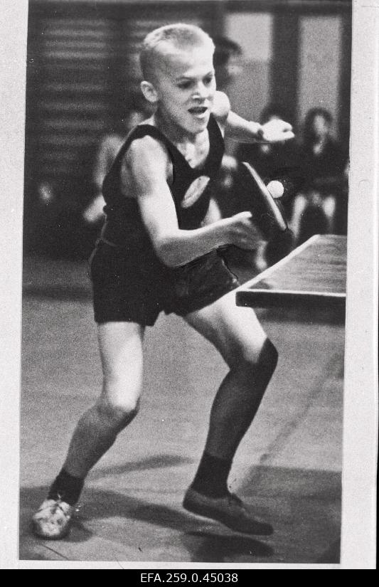 Master of the Republic in the table tennis in the younger age class J. Pählpuu.